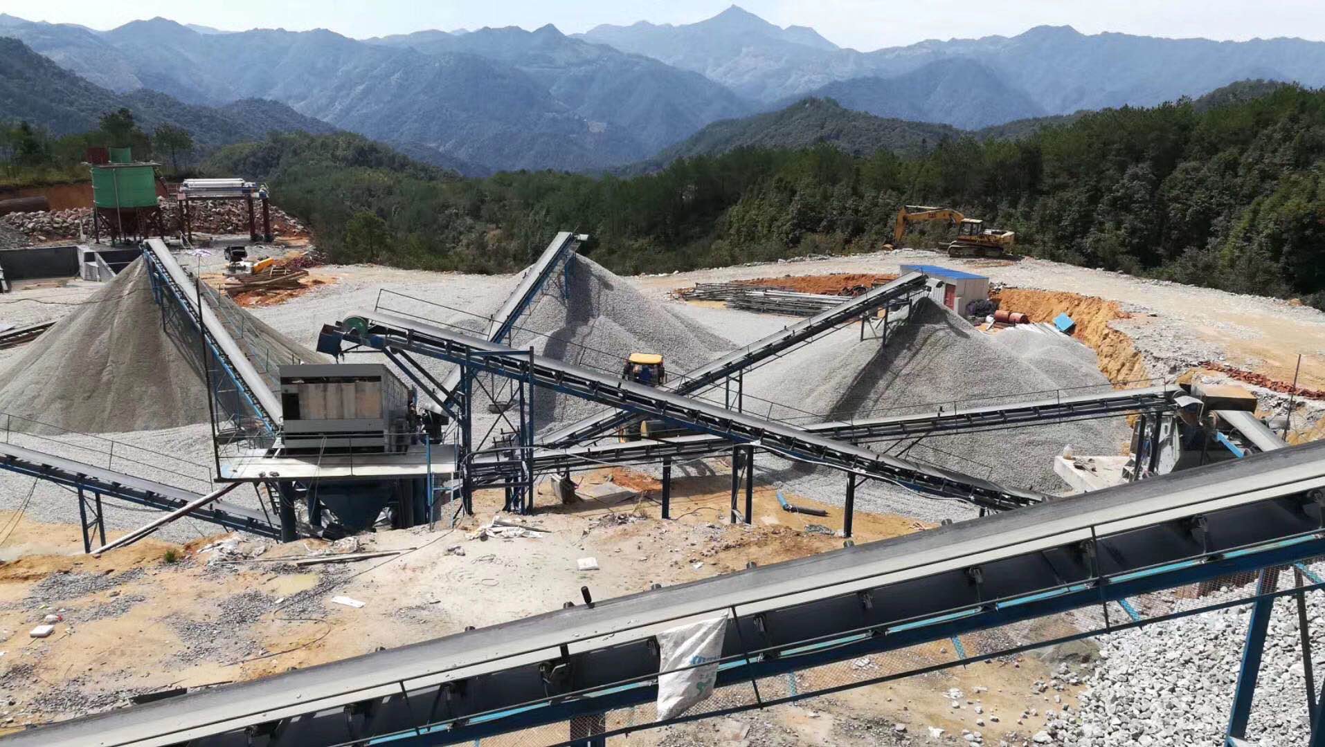 <b>湖北客戶時產(chǎn)200噸砂石線生產(chǎn)現(xiàn)場</b>