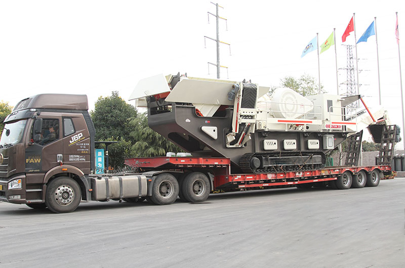 移動(dòng)破碎站發(fā)貨現(xiàn)場(chǎng) 移動(dòng)破碎站發(fā)貨現(xiàn)場(chǎng)