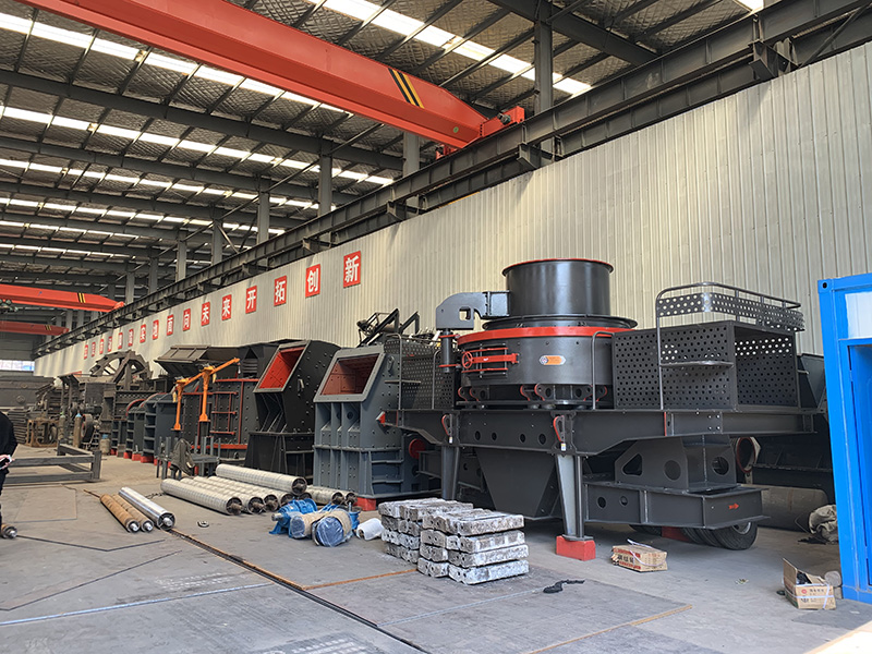 天宇重工沖擊式制砂機(jī)車間展示 天宇重工沖擊式制砂機(jī)車間展示