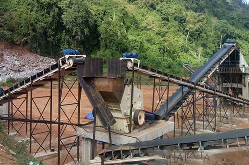 反擊式破碎機工作現(xiàn)場