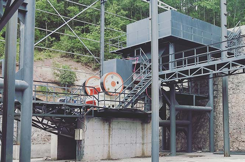 750x1060鄂式破碎機(jī)生產(chǎn)現(xiàn)場(chǎng)