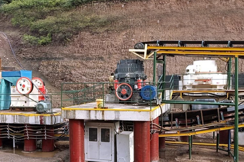 750鄂式破碎機(jī)工作現(xiàn)場(chǎng)