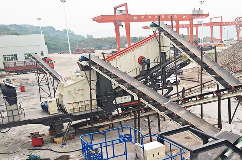 反擊式移動破碎站施工現(xiàn)場