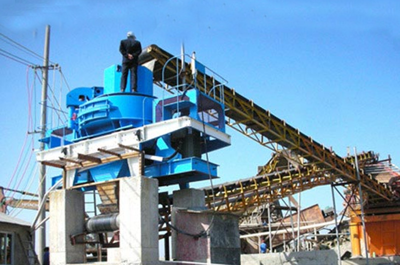 山東鵝卵石制砂機現(xiàn)場圖片